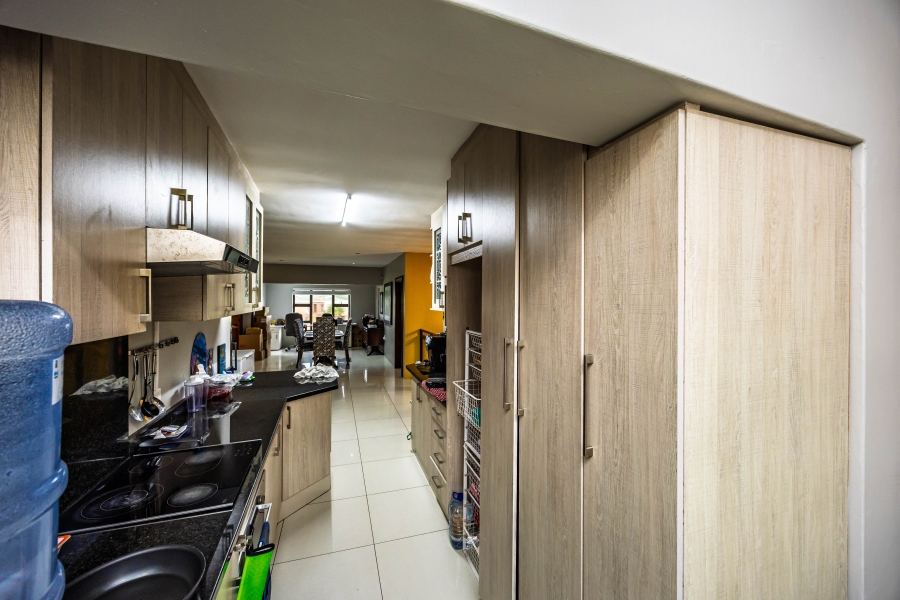 To Let 5 Bedroom Property for Rent in Cove Rock Eastern Cape